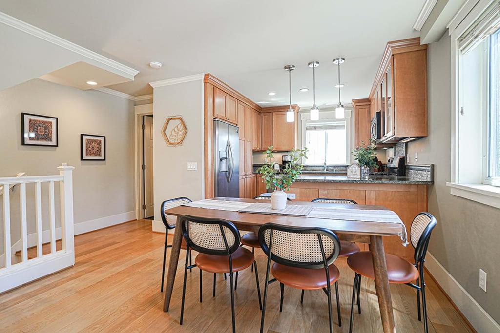 Exquisite Central Townhome With Spacious Loft And Gourmet Kitchen Seattle Esterno foto
