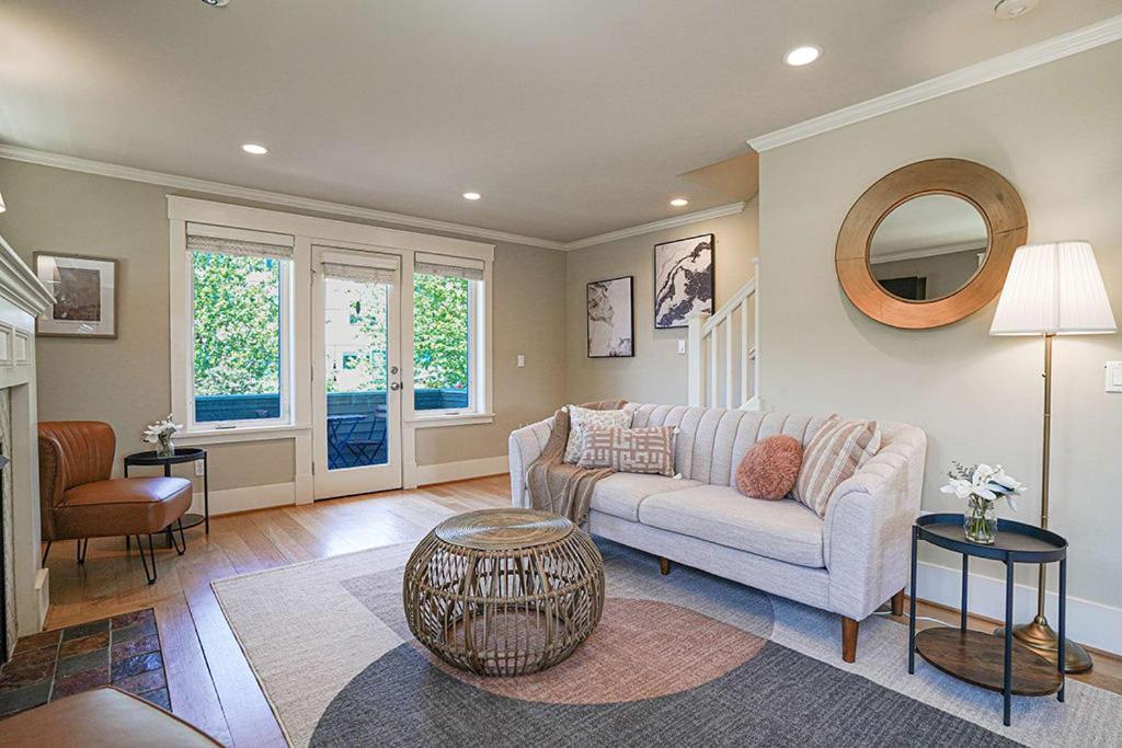 Exquisite Central Townhome With Spacious Loft And Gourmet Kitchen Seattle Esterno foto