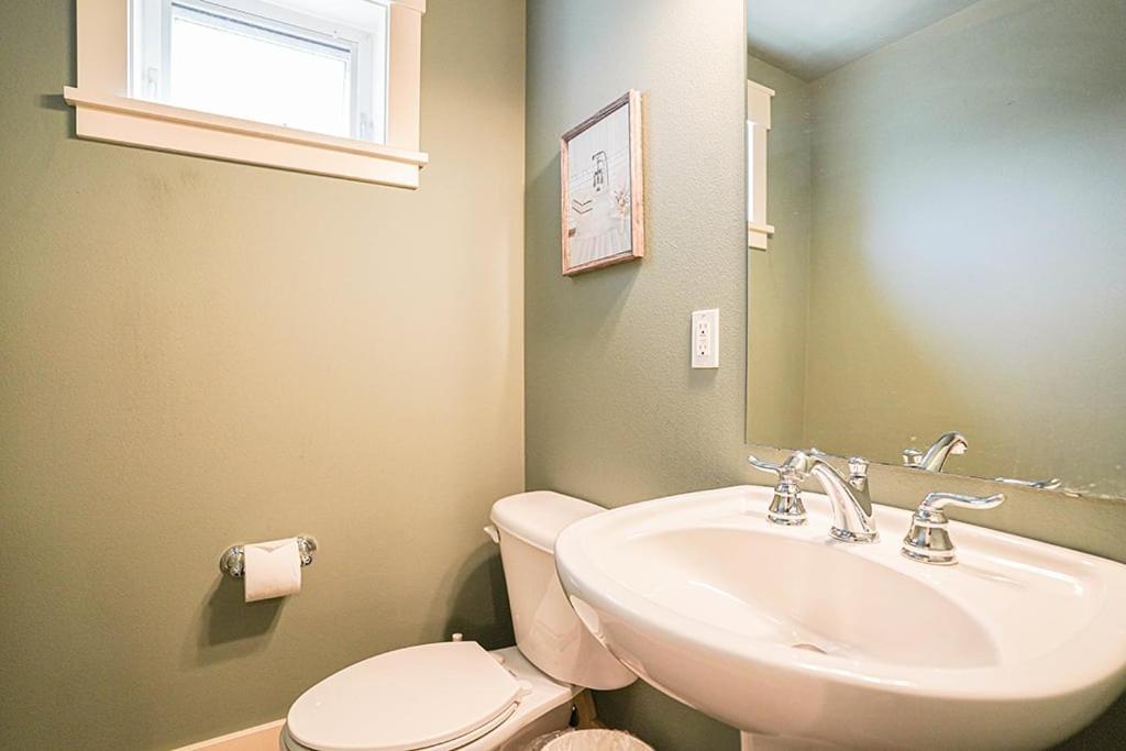 Exquisite Central Townhome With Spacious Loft And Gourmet Kitchen Seattle Esterno foto
